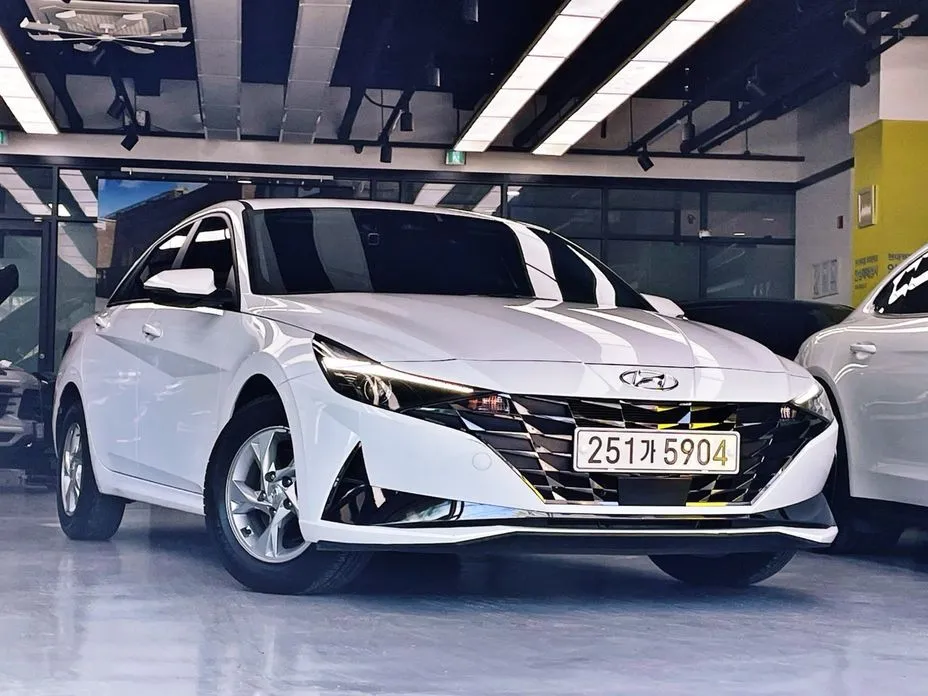 Hyundai AVANTE — фото 1