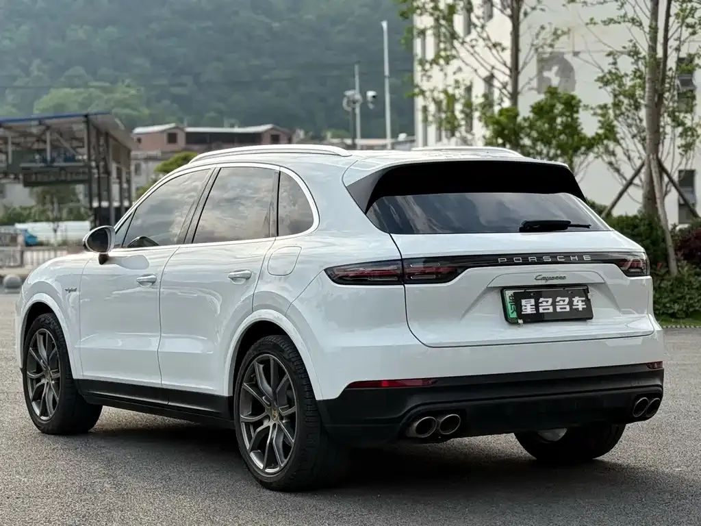 Porsche Cayenne Hybrid — фото 7