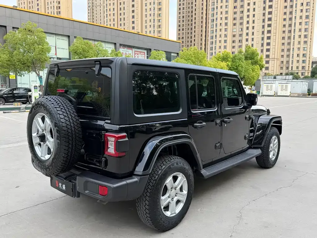 Jeep Wrangler — фото 7