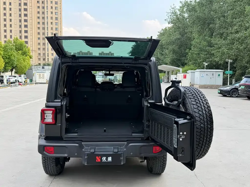 Jeep Wrangler — фото 8