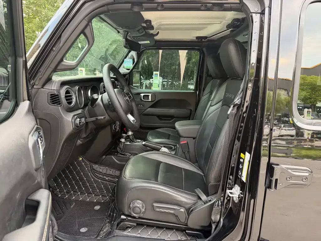 Jeep Wrangler — фото 10