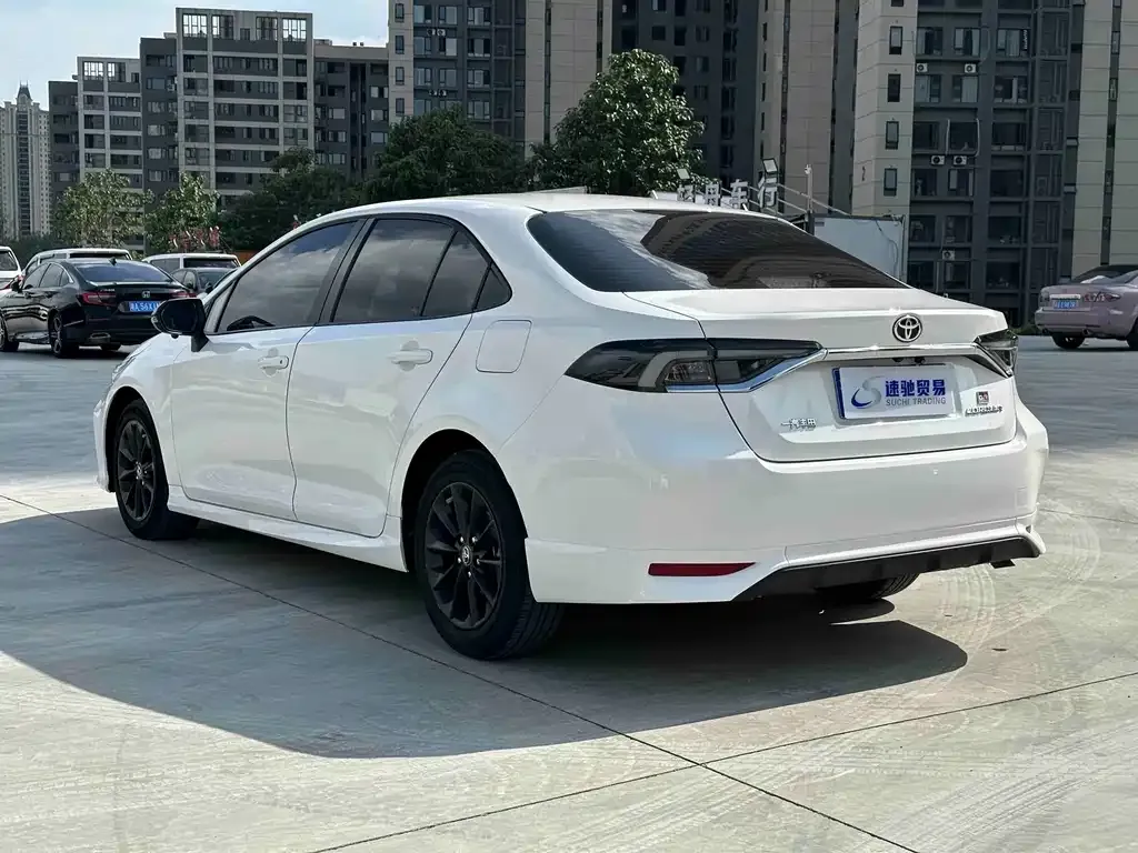 Toyota Corolla — фото 5