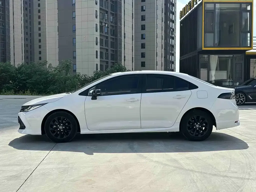 Toyota Corolla — фото 10