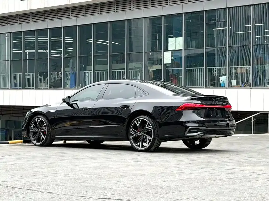 Audi A7L — фото 2