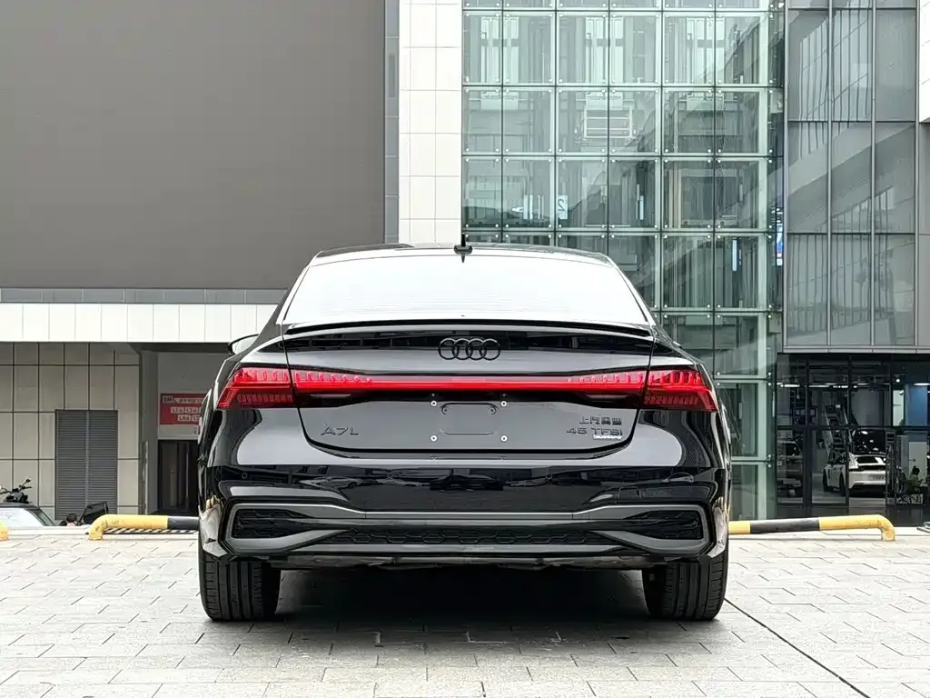 Audi A7L — фото 9
