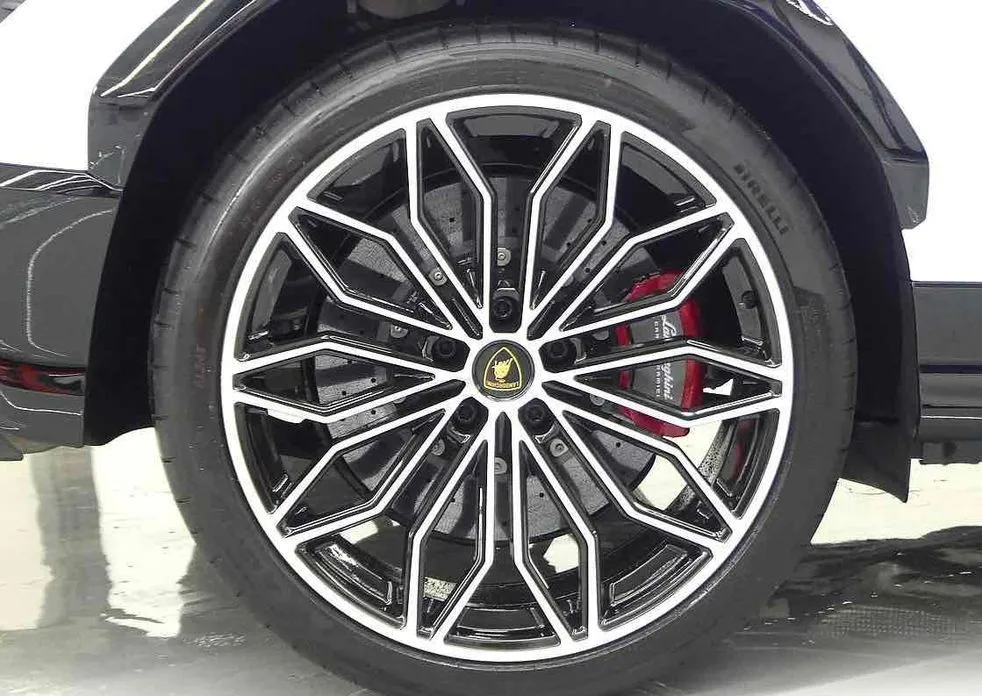 Lamborghini Urus — фото 10