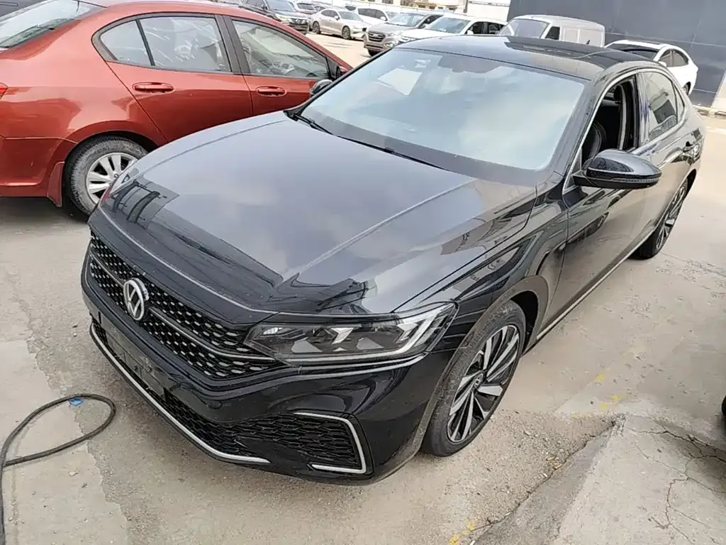 Volkswagen Passat — фото 1