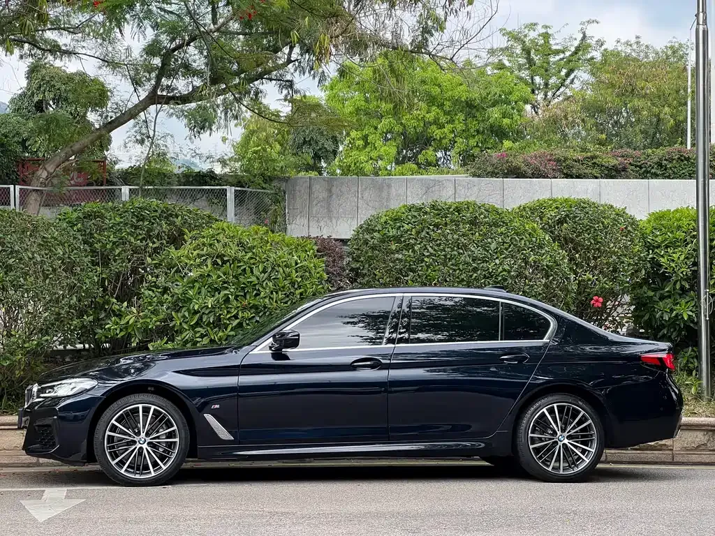 BMW 5 Series — фото 8
