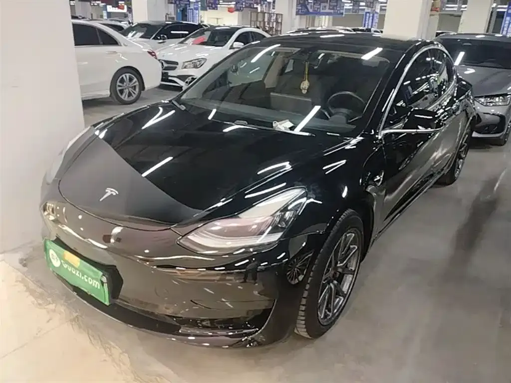 Tesla Model 3 — фото 1