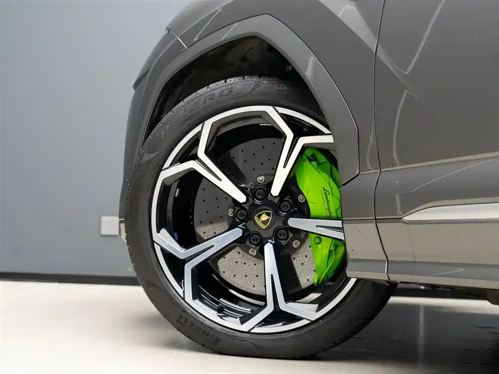 Lamborghini Urus — фото 6