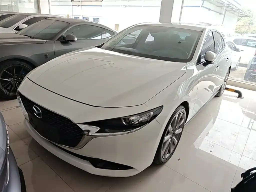 Mazda 3 Axela — фото 1