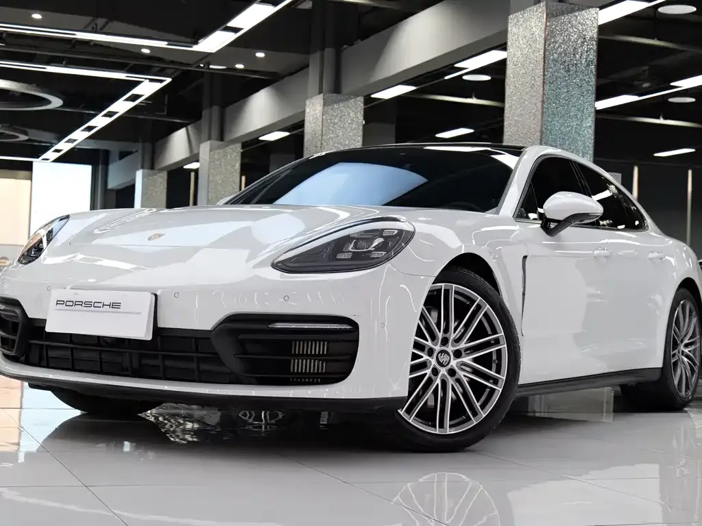 Porsche Panamera — фото 1