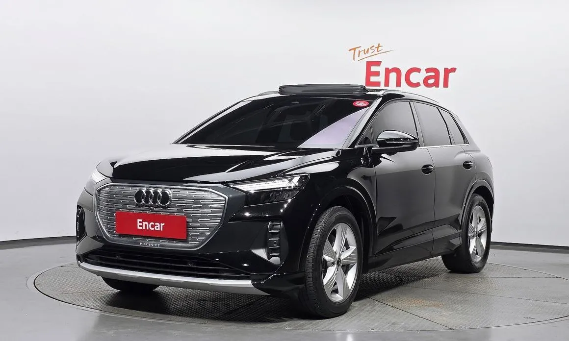 Audi Q4 e-tron — фото 1