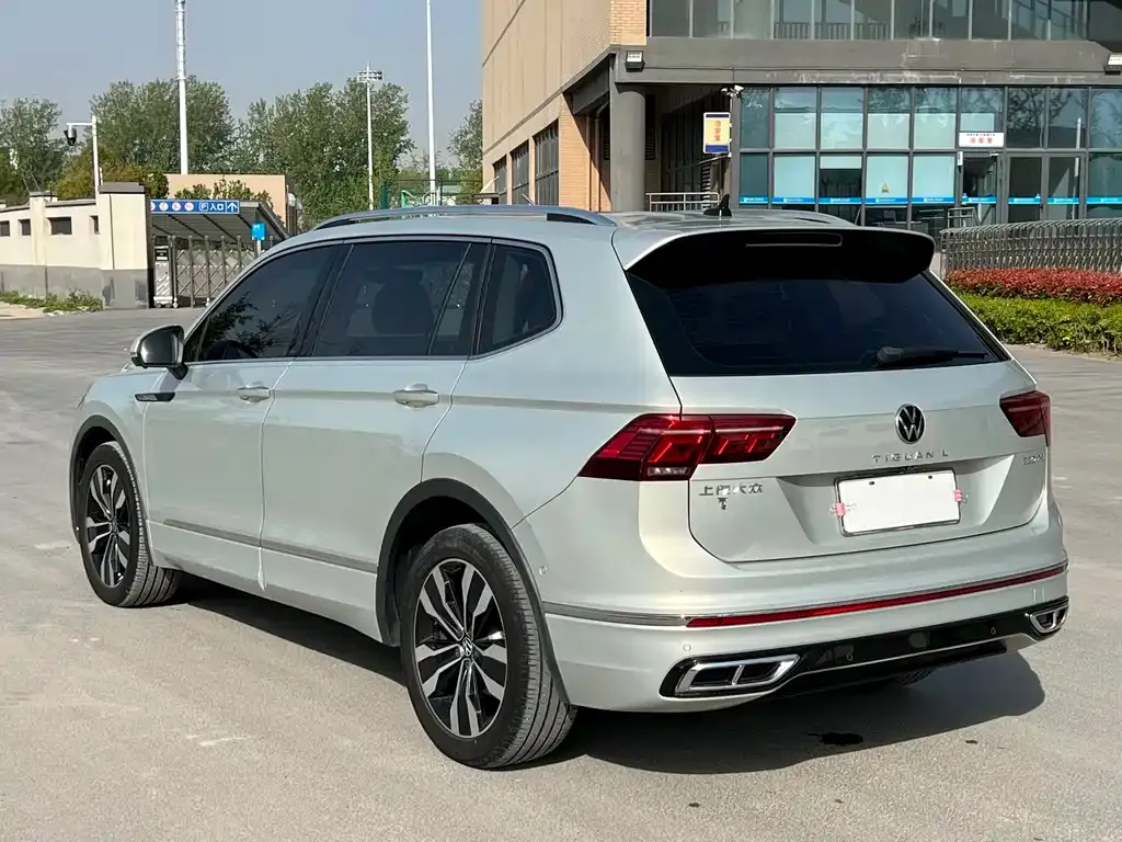 Volkswagen Tiguan L — фото 3