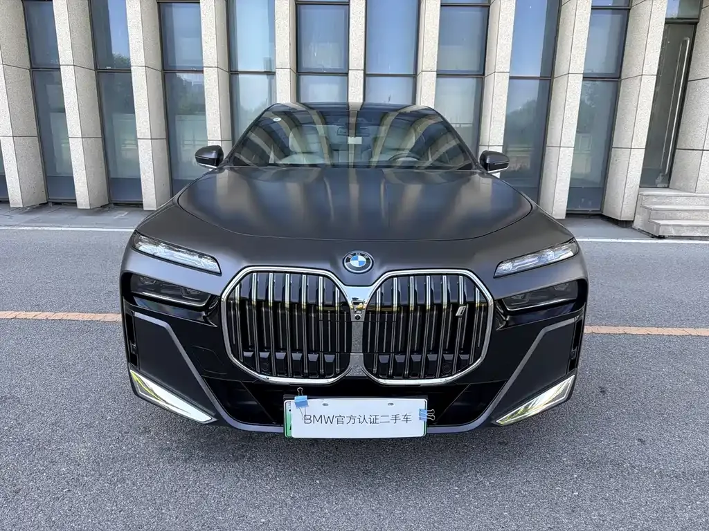 BMW i7 — фото 7