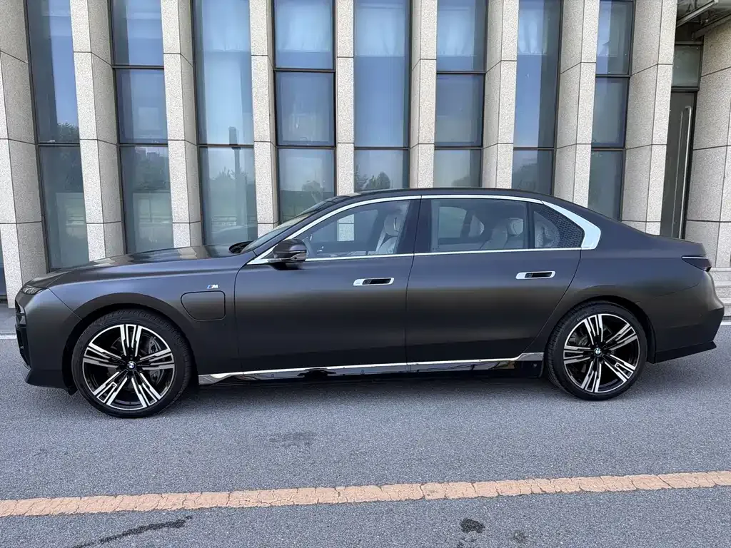 BMW i7 — фото 8