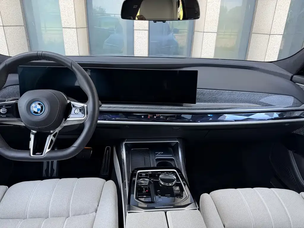 BMW i7 — фото 6