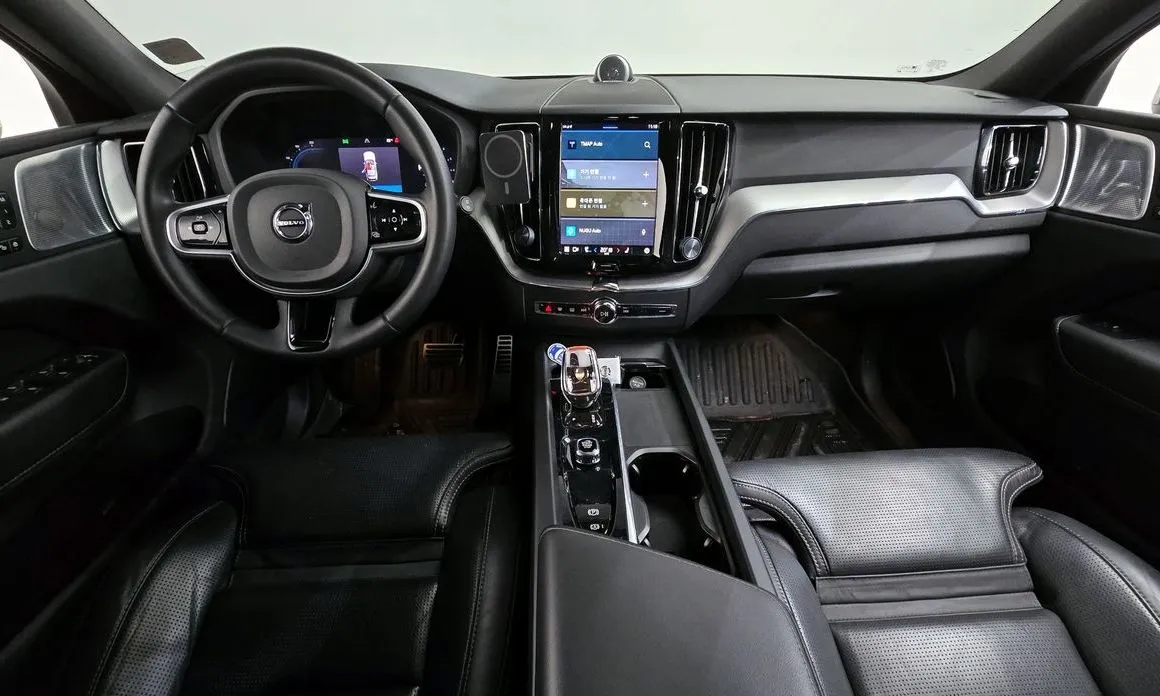Volvo XC60 — фото 10
