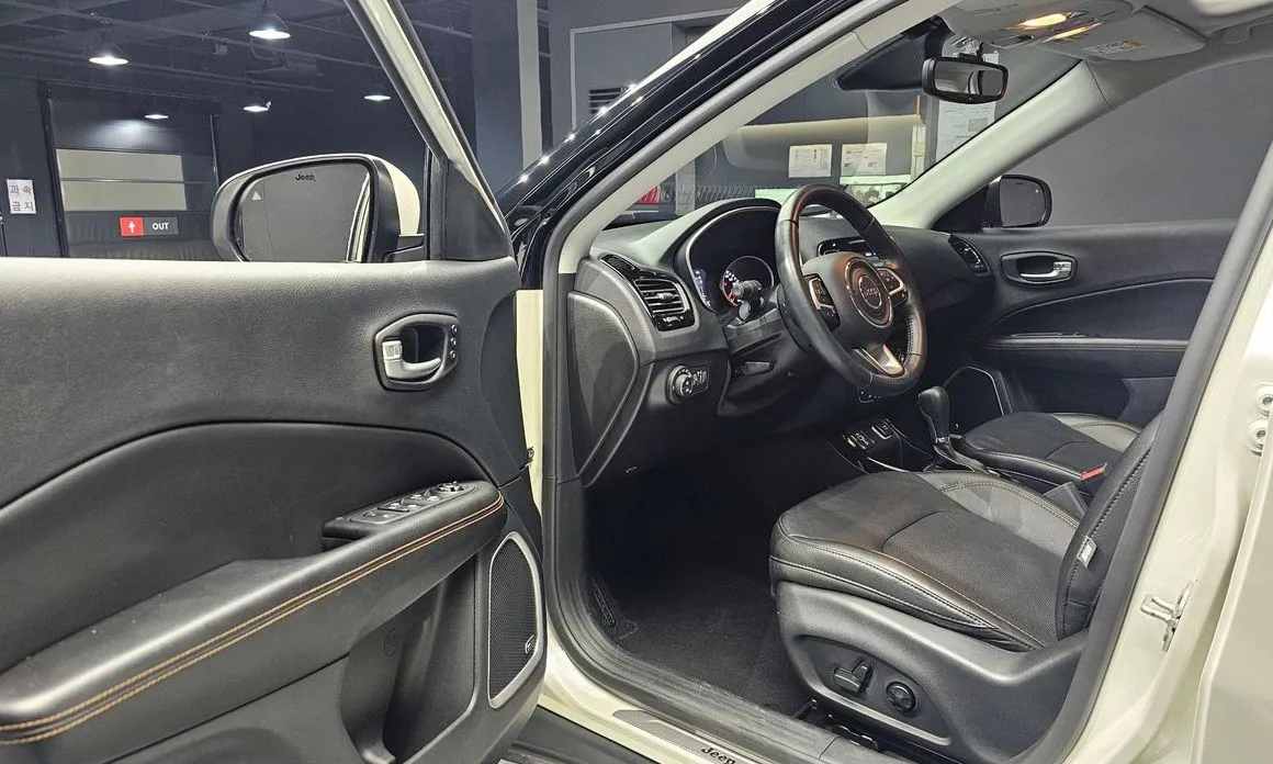 Jeep Compass — фото 10