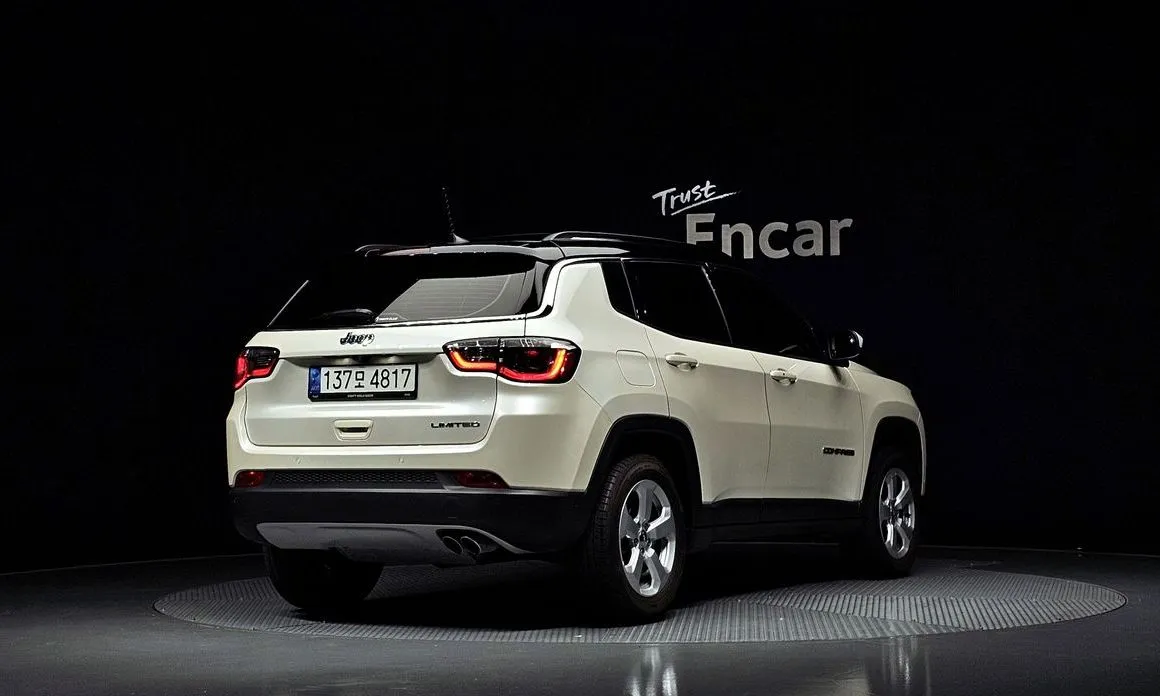 Jeep Compass — фото 6