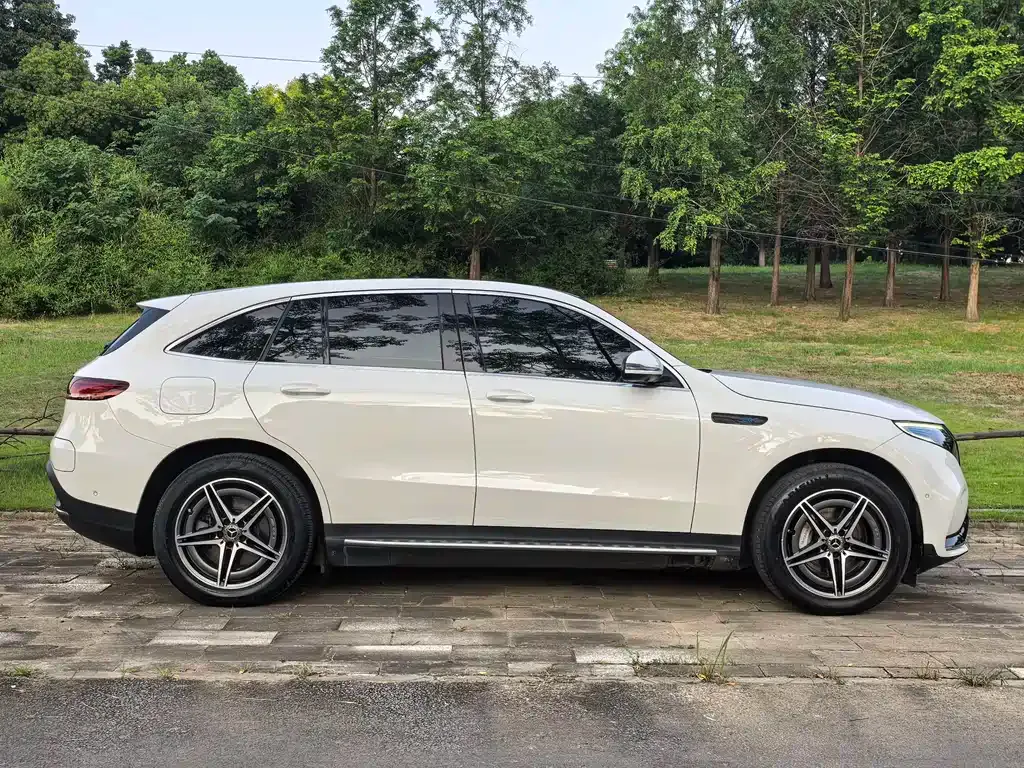 Mercedes-Benz EQC — фото 9