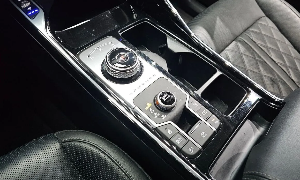 Kia Sorento — фото 9