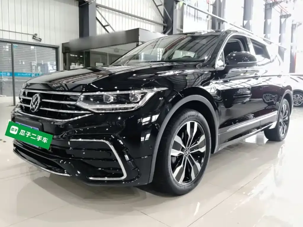 Volkswagen Tiguan L — фото 1