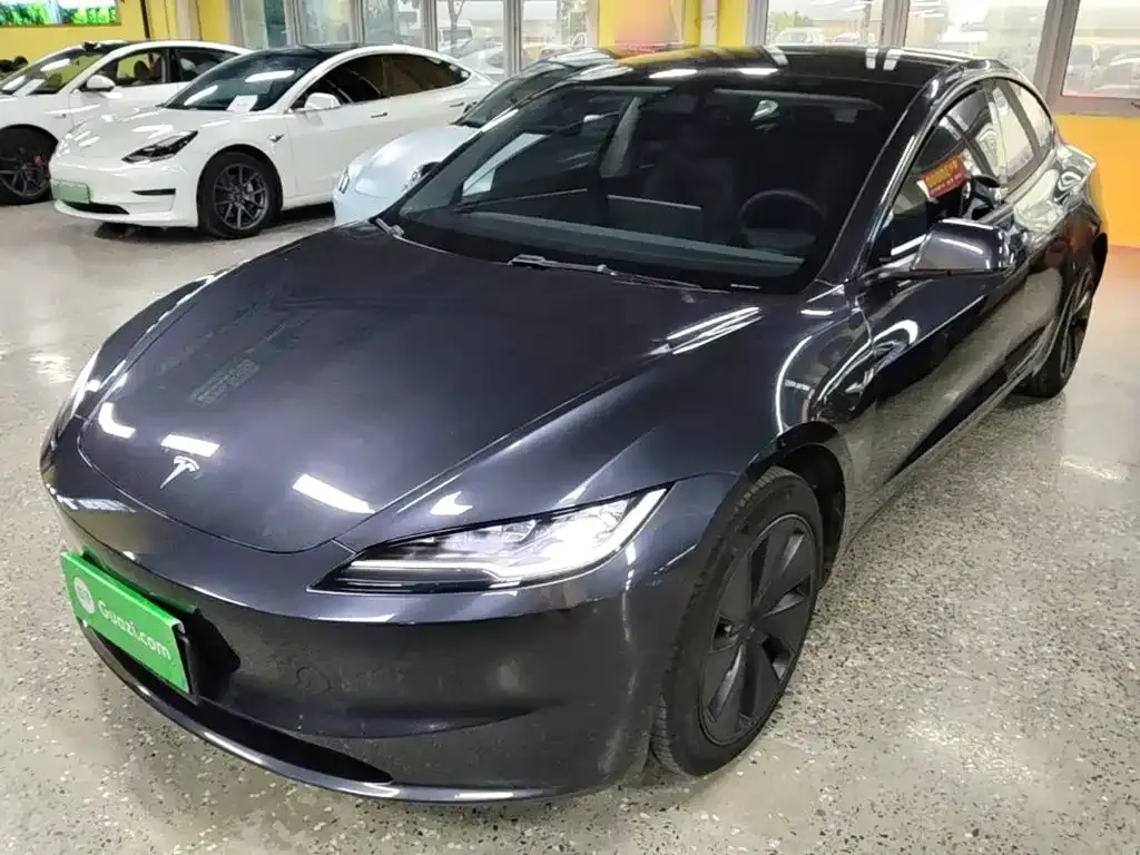 Tesla Model 3 — фото 1