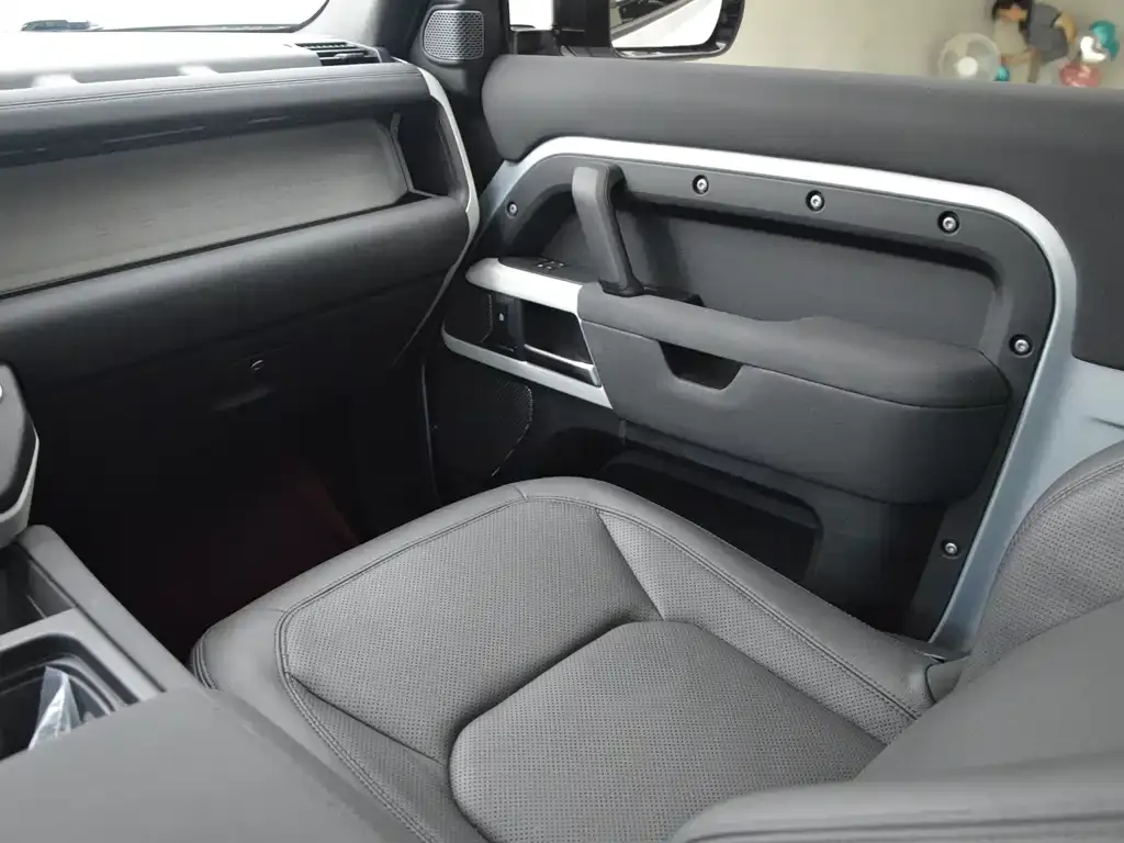 Land Rover Defender — фото 10