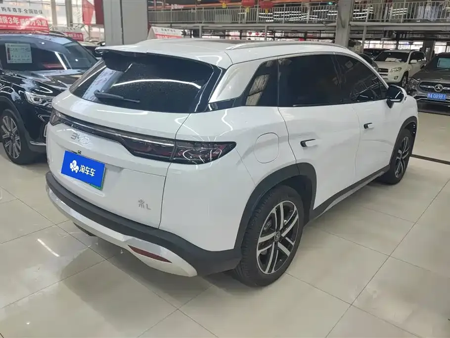 BYD L DM-i — фото 10