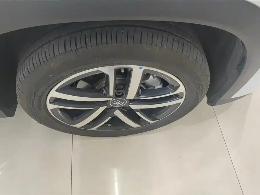 BYD L DM-i — фото 3