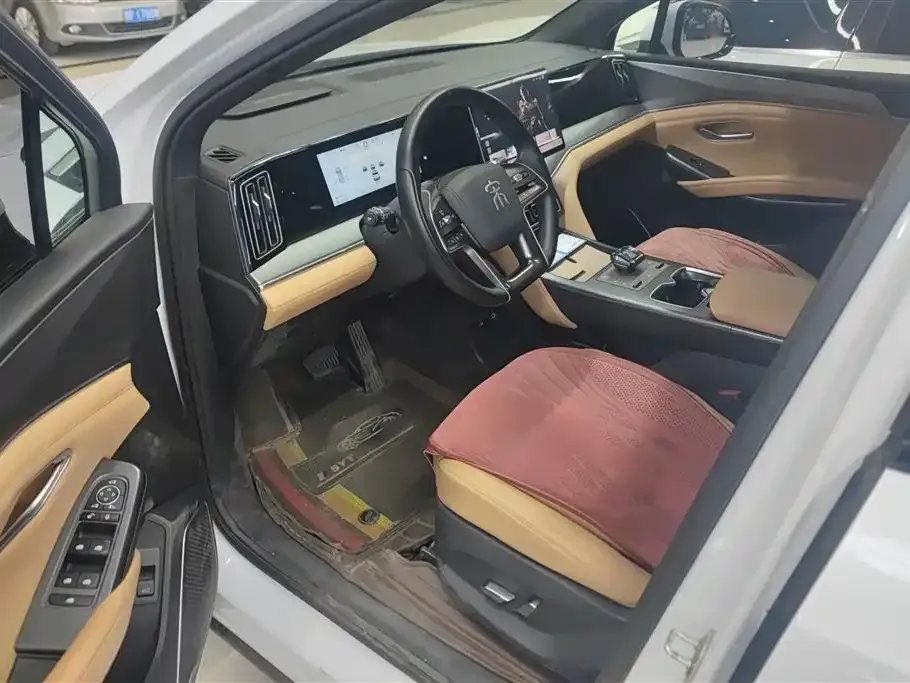BYD L DM-i — фото 8