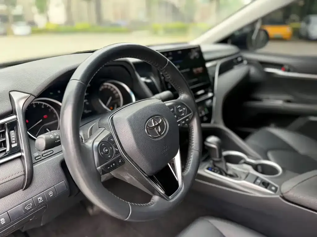 Toyota Camry — фото 4
