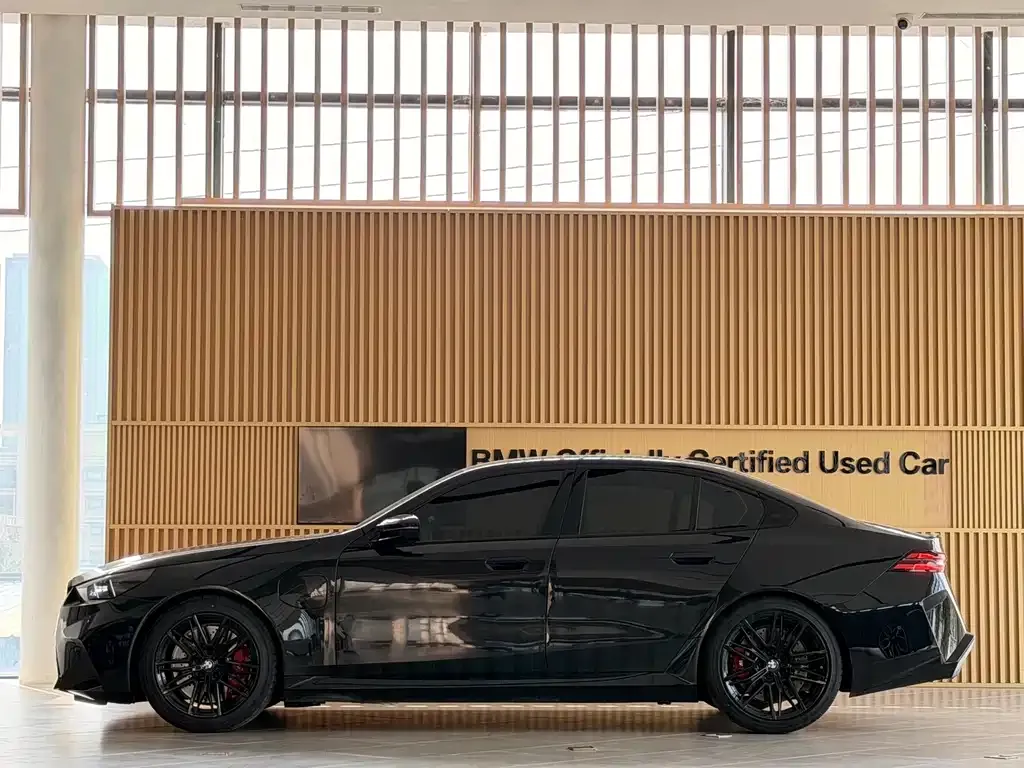 BMW M5 New Energy — фото 7