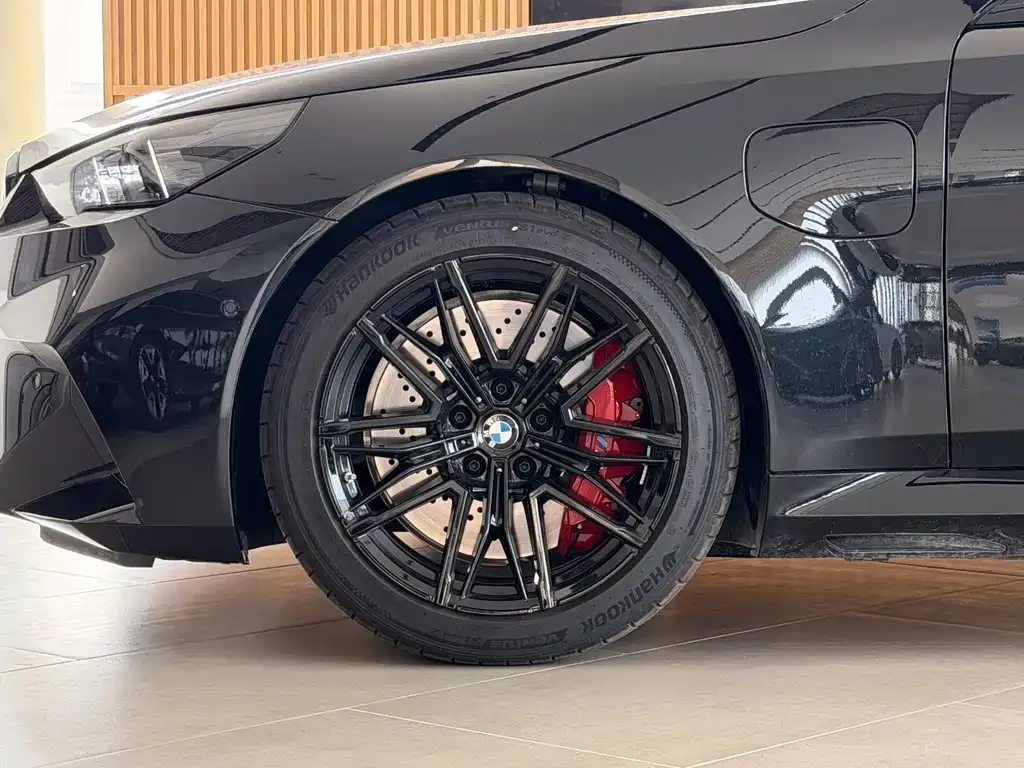 BMW M5 New Energy — фото 3