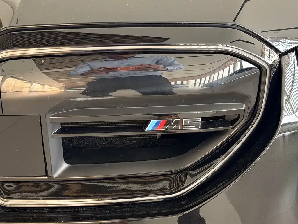 BMW M5 New Energy — фото 4