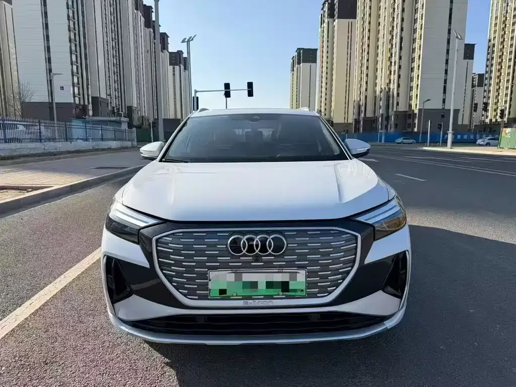 Audi Q4 e-tron — фото 3