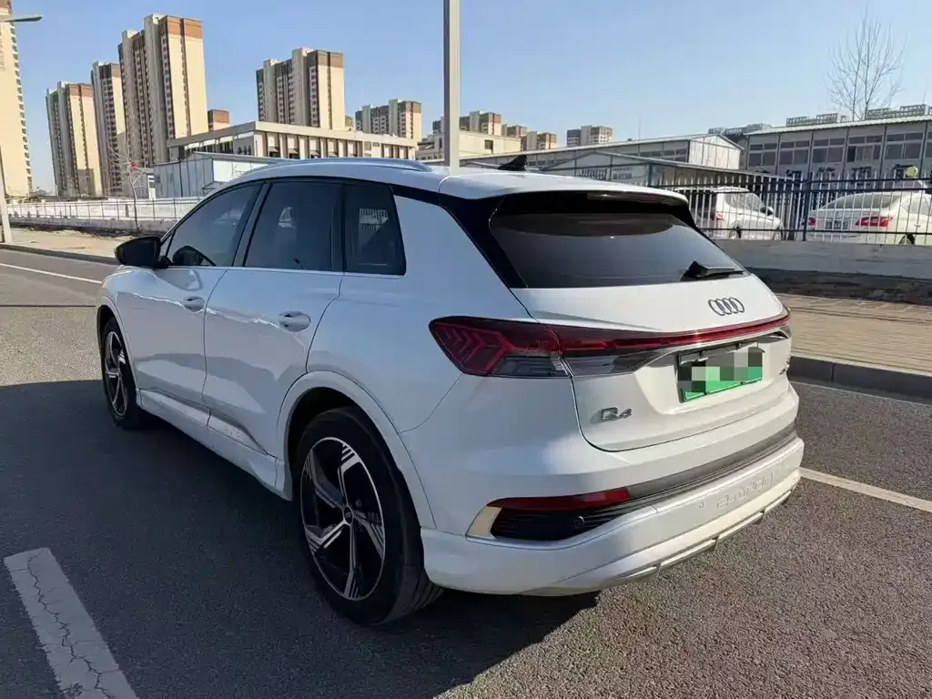 Audi Q4 e-tron — фото 4