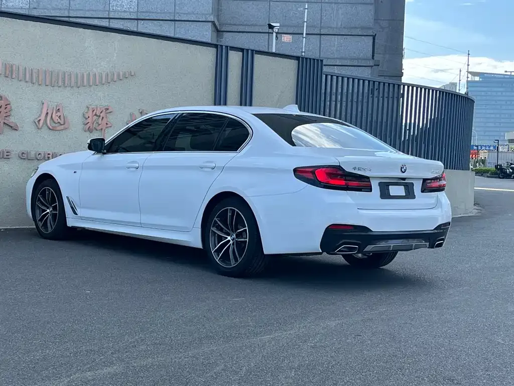 BMW 5 Series — фото 10