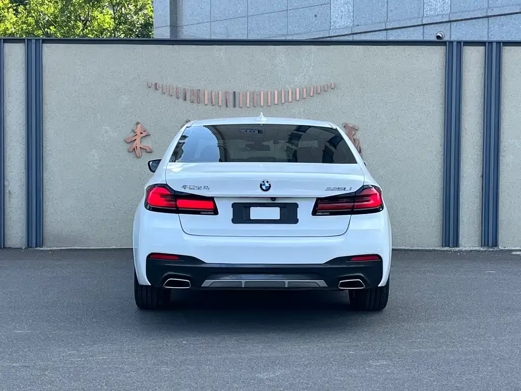 BMW 5 Series — фото 2