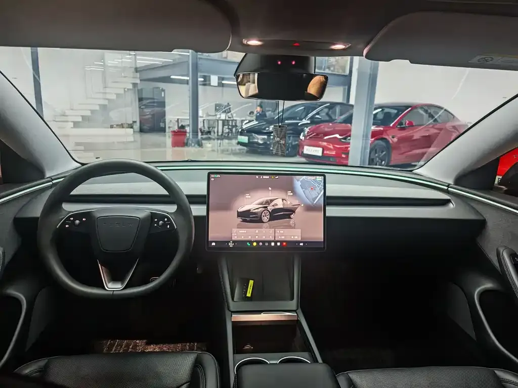 Tesla Model 3 — фото 6