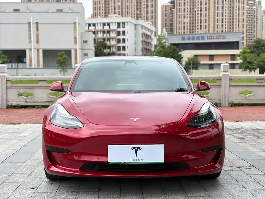 Tesla Model 3 — фото 3