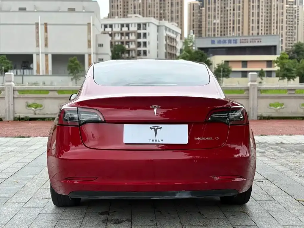 Tesla Model 3 — фото 4