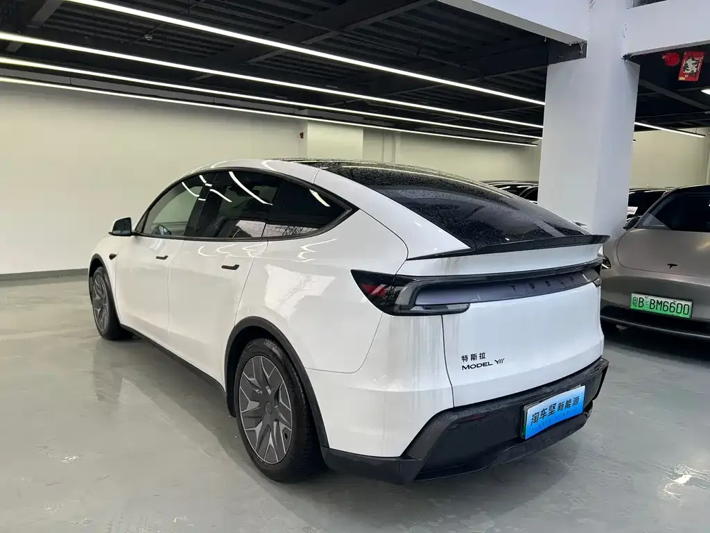 Tesla Model Y L — фото 3