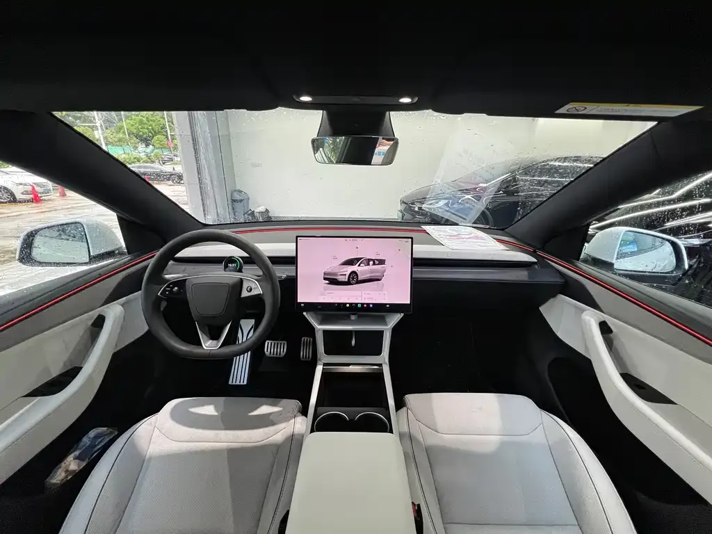 Tesla Model Y L — фото 10