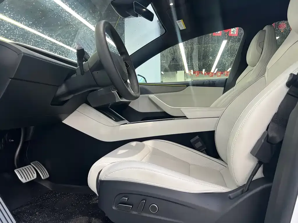 Tesla Model Y L — фото 4