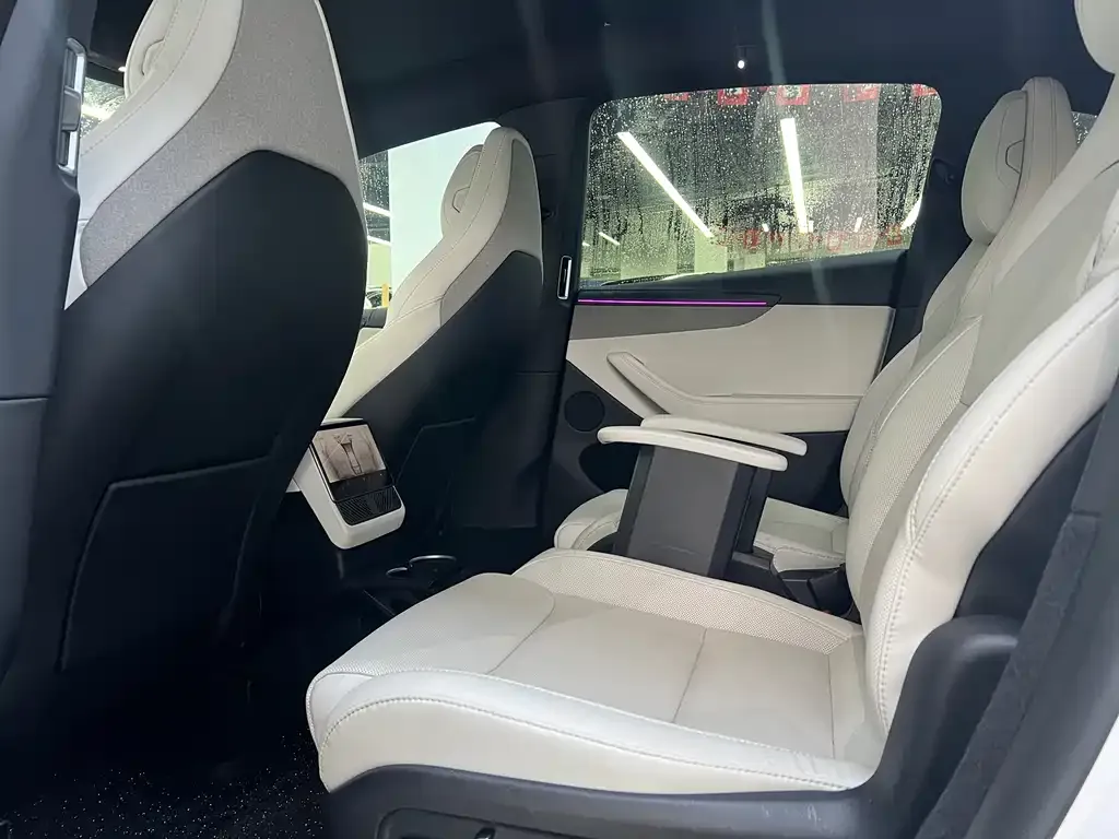 Tesla Model Y L — фото 9