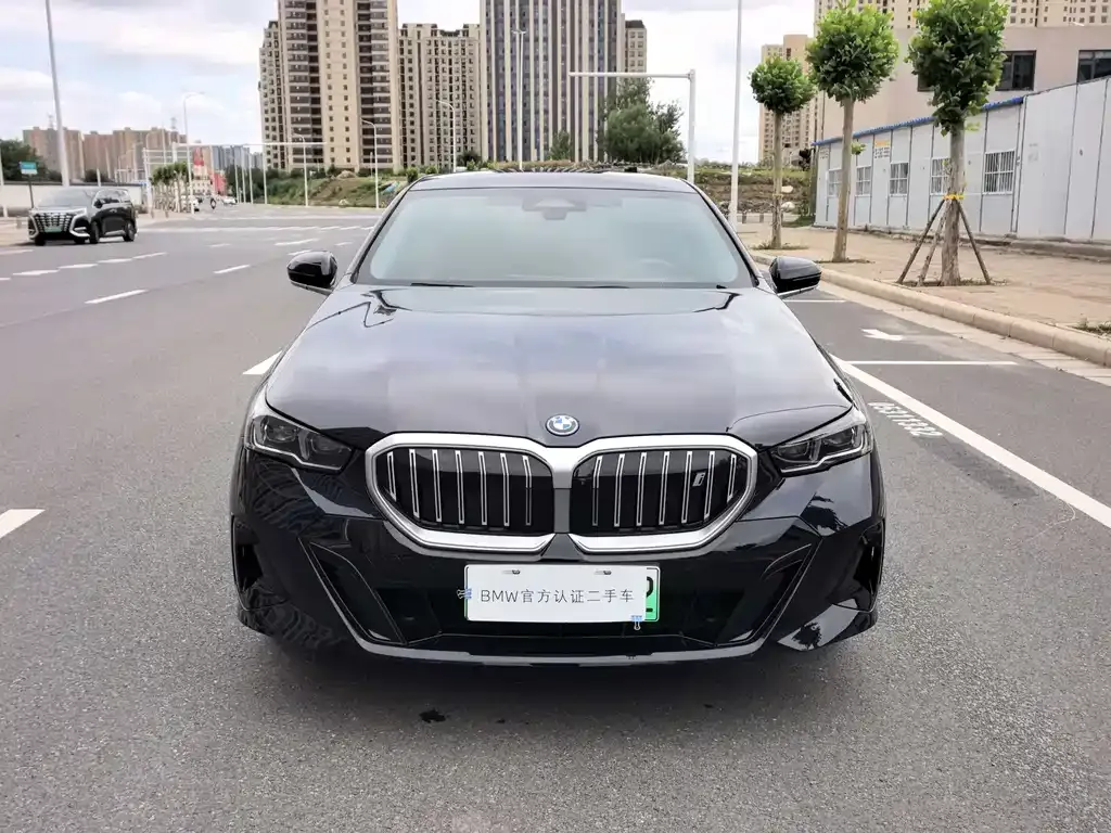 BMW i5 — фото 1