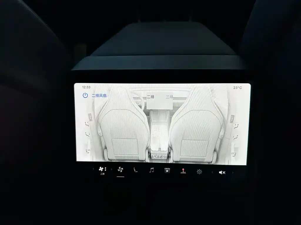 Tesla Model Y L — фото 6
