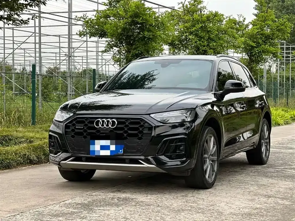 Audi Q5L — фото 1